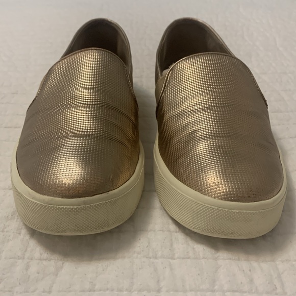 VINCE Blair perforated leather slip on shoes gold tone uppers white soles sz 7M - Picture 3 of 13